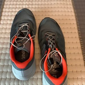 Men’s 9.5 Salomon trail running shoes.